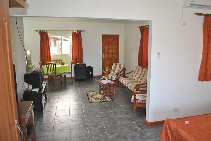 ***  Rowsvilla Guest House Beau Vallon  Seychelles