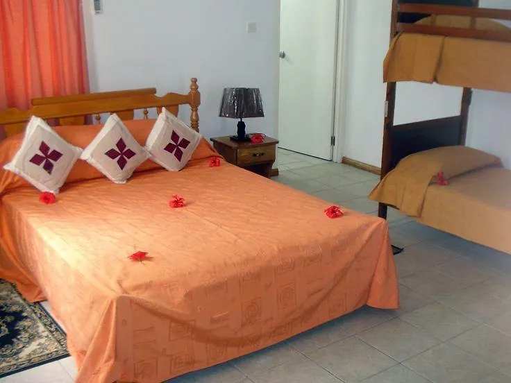 Rowsvilla Guest House Beau Vallon